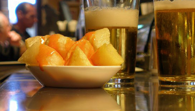 Las patatas bravas de Docamar, en la zona de Quintana, son todo un clásico en Madrid.