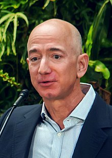 Jeff Bezos en la inauguración de Amazon Spheres en Seattle - 2018 (39074799225) (recortado) .jpg