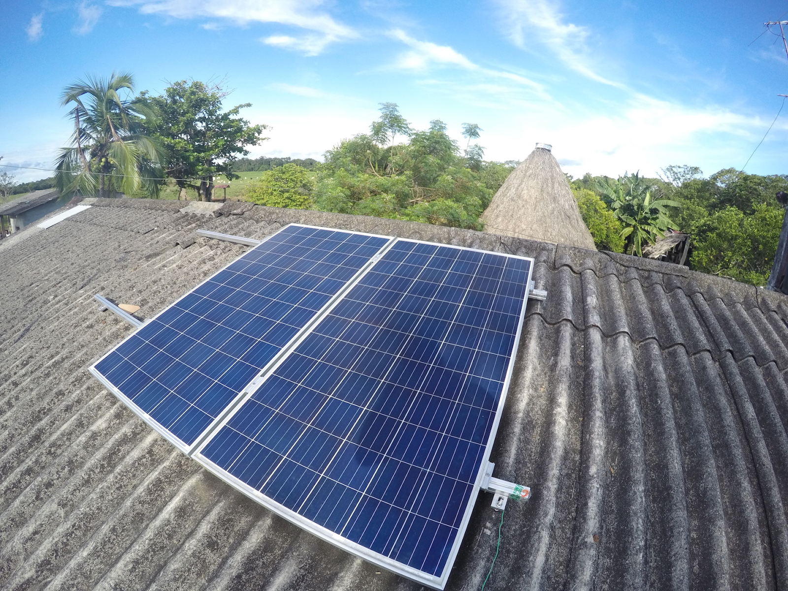 Signify presenta luminarias Solar LED para impulsar el uso de la energía  solar en el Perú